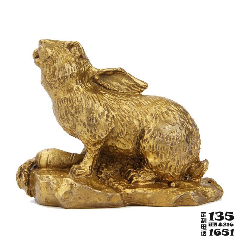 景區(qū)擺放一只玻璃鋼漆金兔子雕塑 景區(qū)擺放一只玻璃鋼漆金兔子雕塑