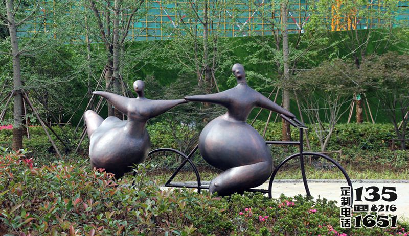 城市花園玻璃鋼仿銅抽象人物騎自行車雕塑 城市花園玻璃鋼仿銅抽象人物騎自行車雕塑