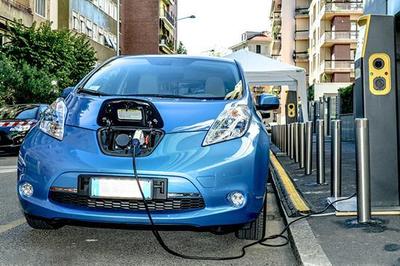 新能源電動汽車半路沒電應急指南